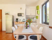 Sfeervol appartement nabij het kiezelstrand van Senj, met tuin en airco - thumbnail 6