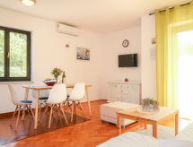 Sfeervol appartement nabij het kiezelstrand van Senj, met tuin en airco - thumbnail 3