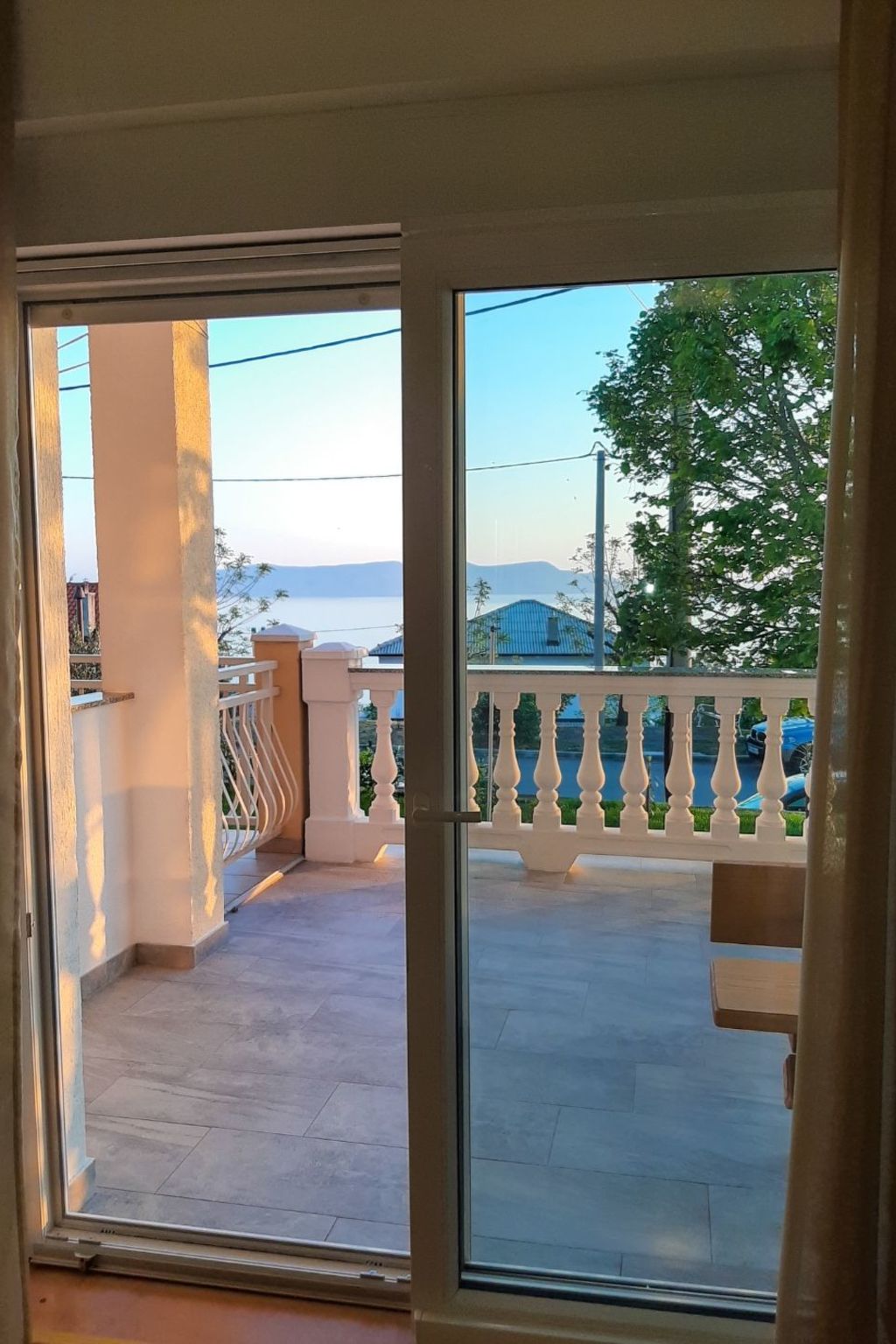 Marta mit Panoramablick-Image-tags.info