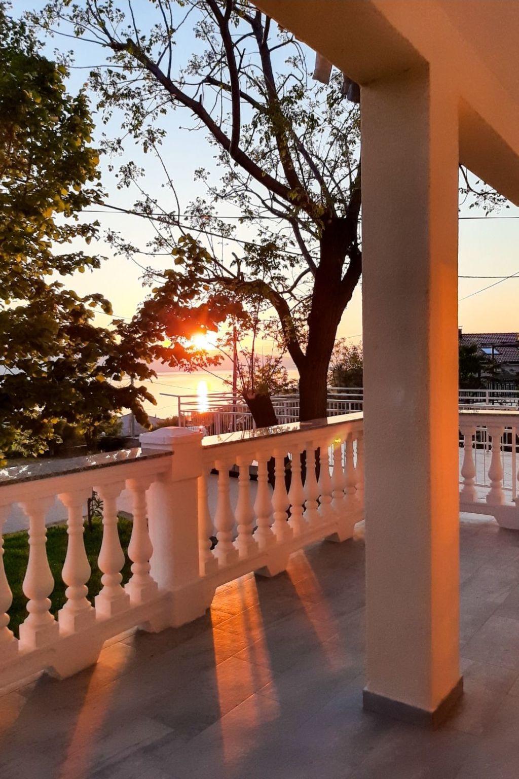 Marta mit Panoramablick-Image-tags.info