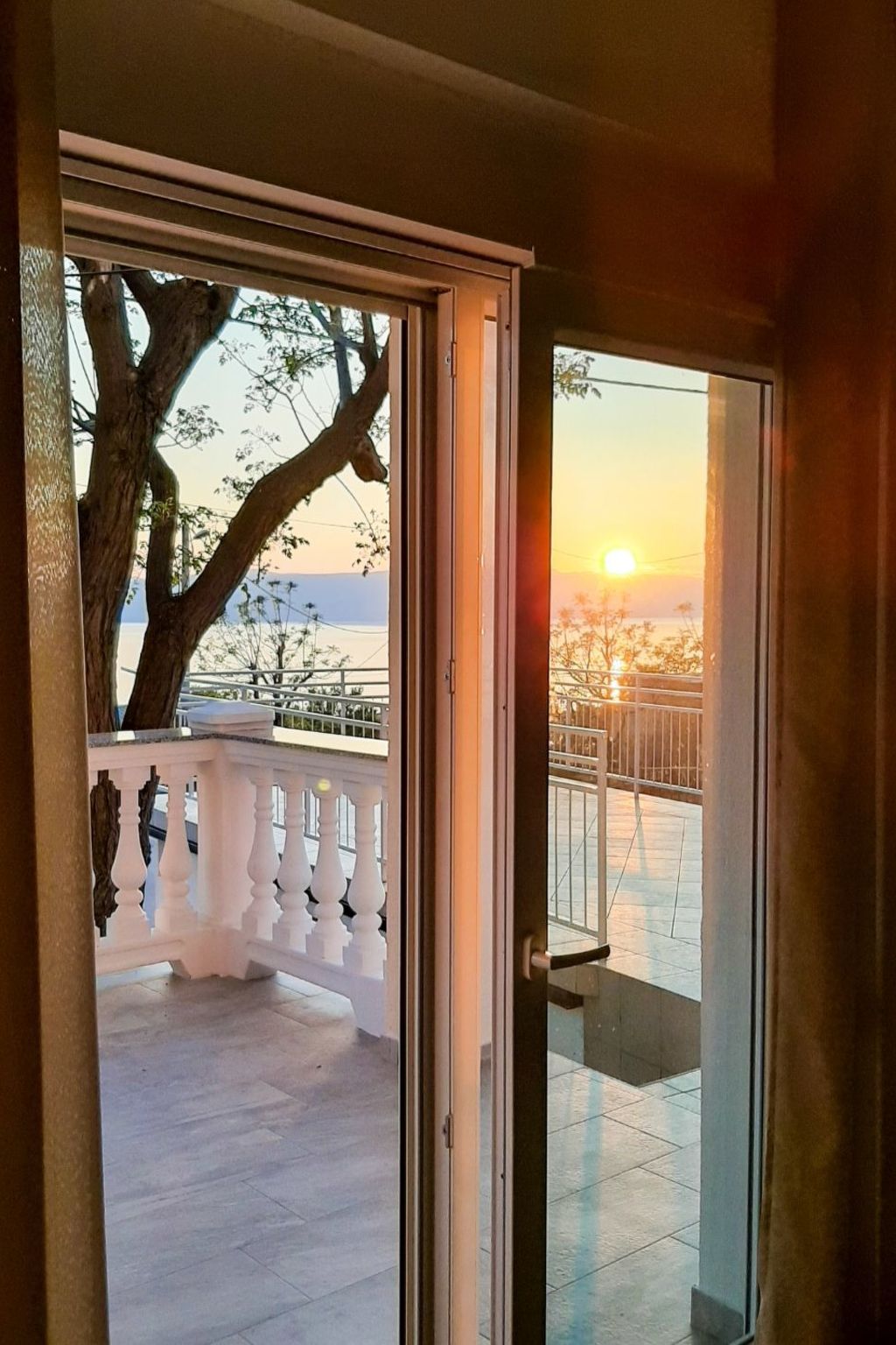 Marta mit Panoramablick-Image-tags.info