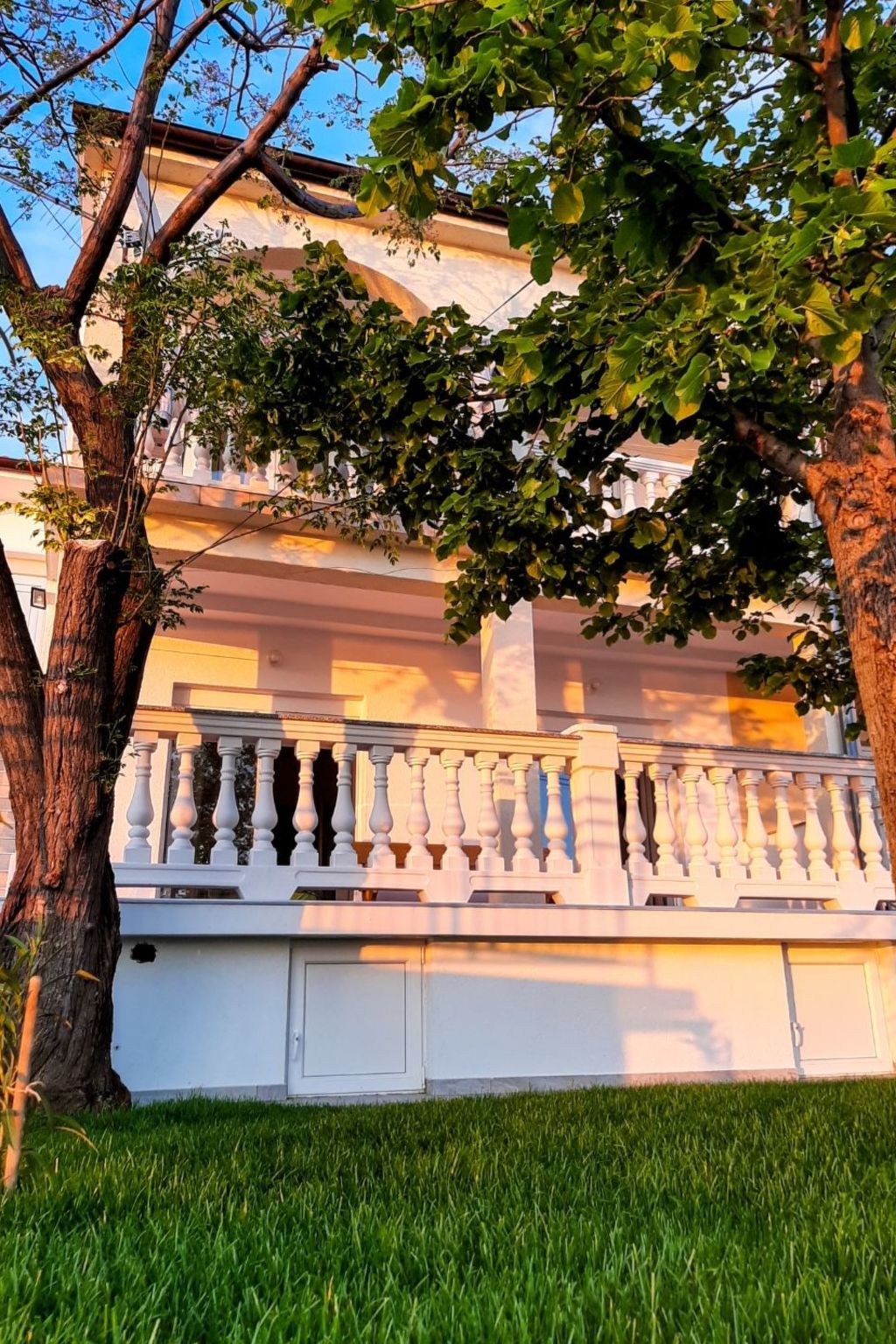 Marta mit Panoramablick-Image-tags.info