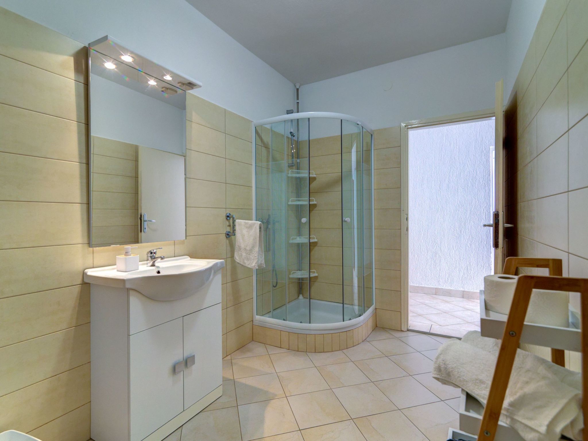 Marta mit Panoramablick-Image-tags.info