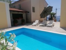 Ruim appartement met terras en zeezicht in Senj, op 250m van het strand - thumbnail 1
