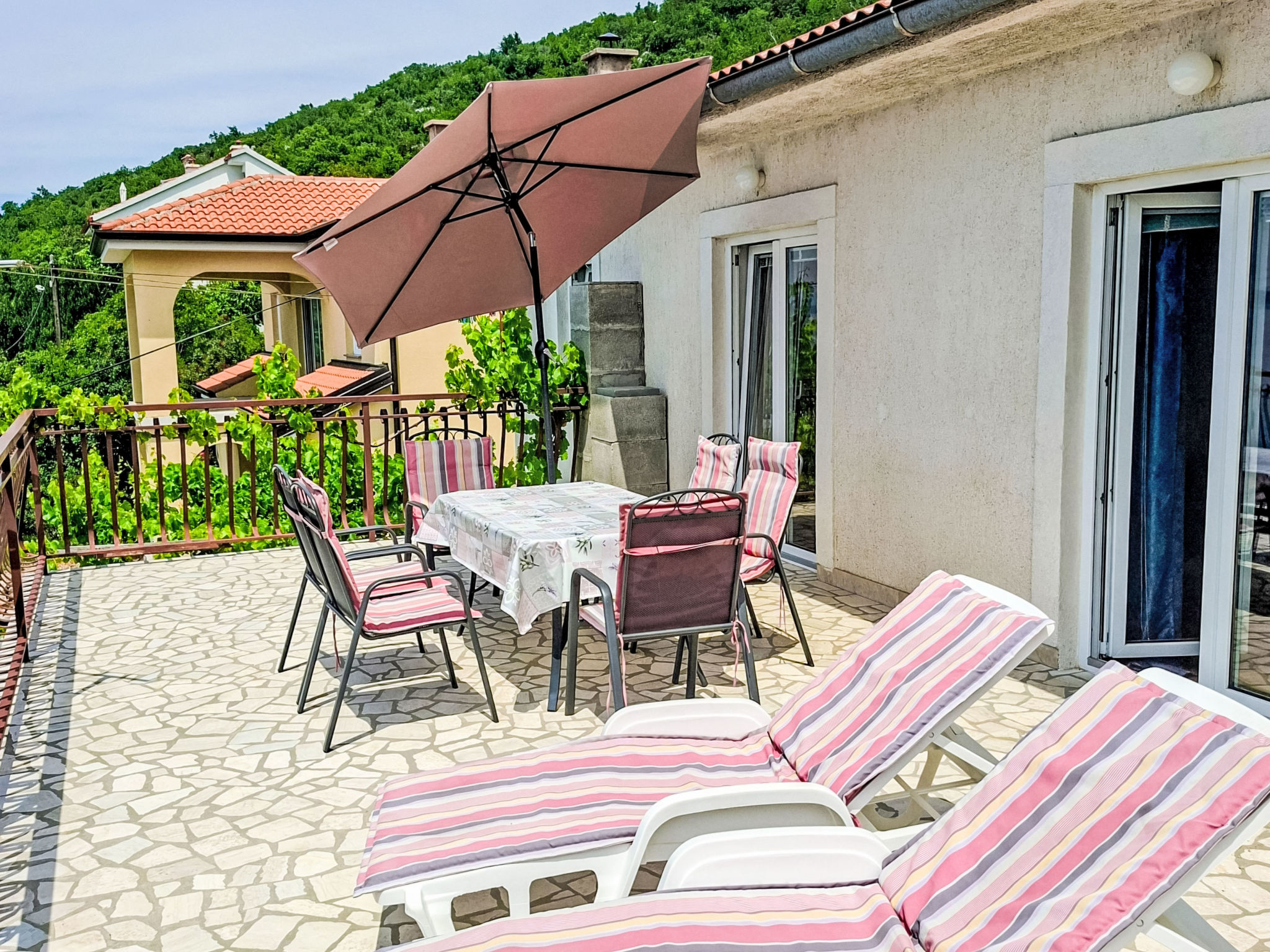 Gesamte Wohnung mit Terrasse und Meerblick - Buiten