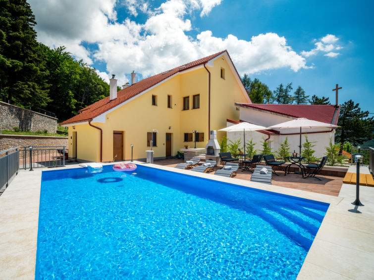 Zonnig appartement Oltari in Sveti Juraj met gedeeld zwembad in Sveti Juraj