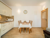 Knus appartement in Oltari met zwembad, 14 km van Kvarner baai - thumbnail 6