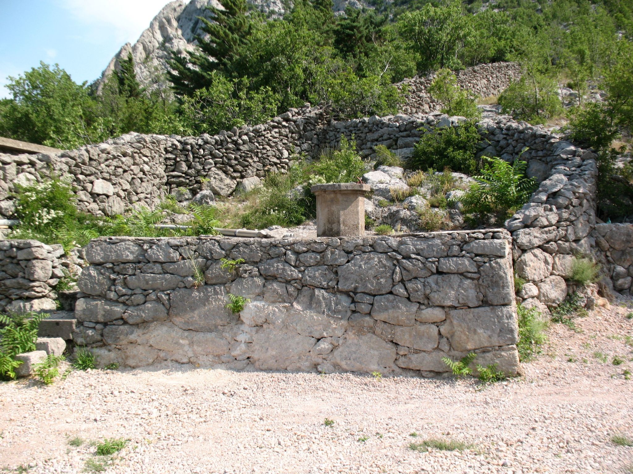 Für 6 Personen ca. 50 m&sup2; in Jablanac, Adriaküste Kroatien (Kvarner Bucht)-Dehors