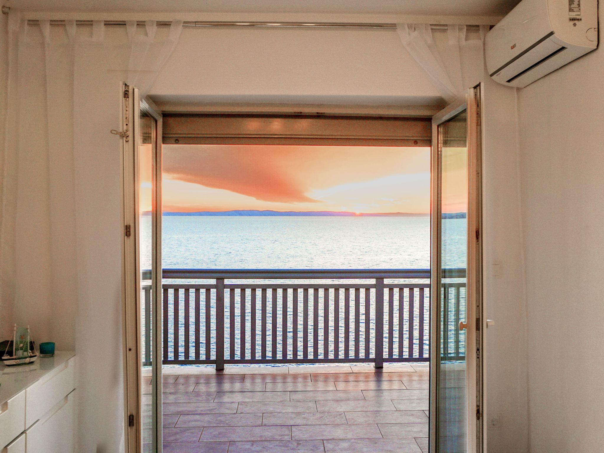 Sunset-Oase am Meer-Inside