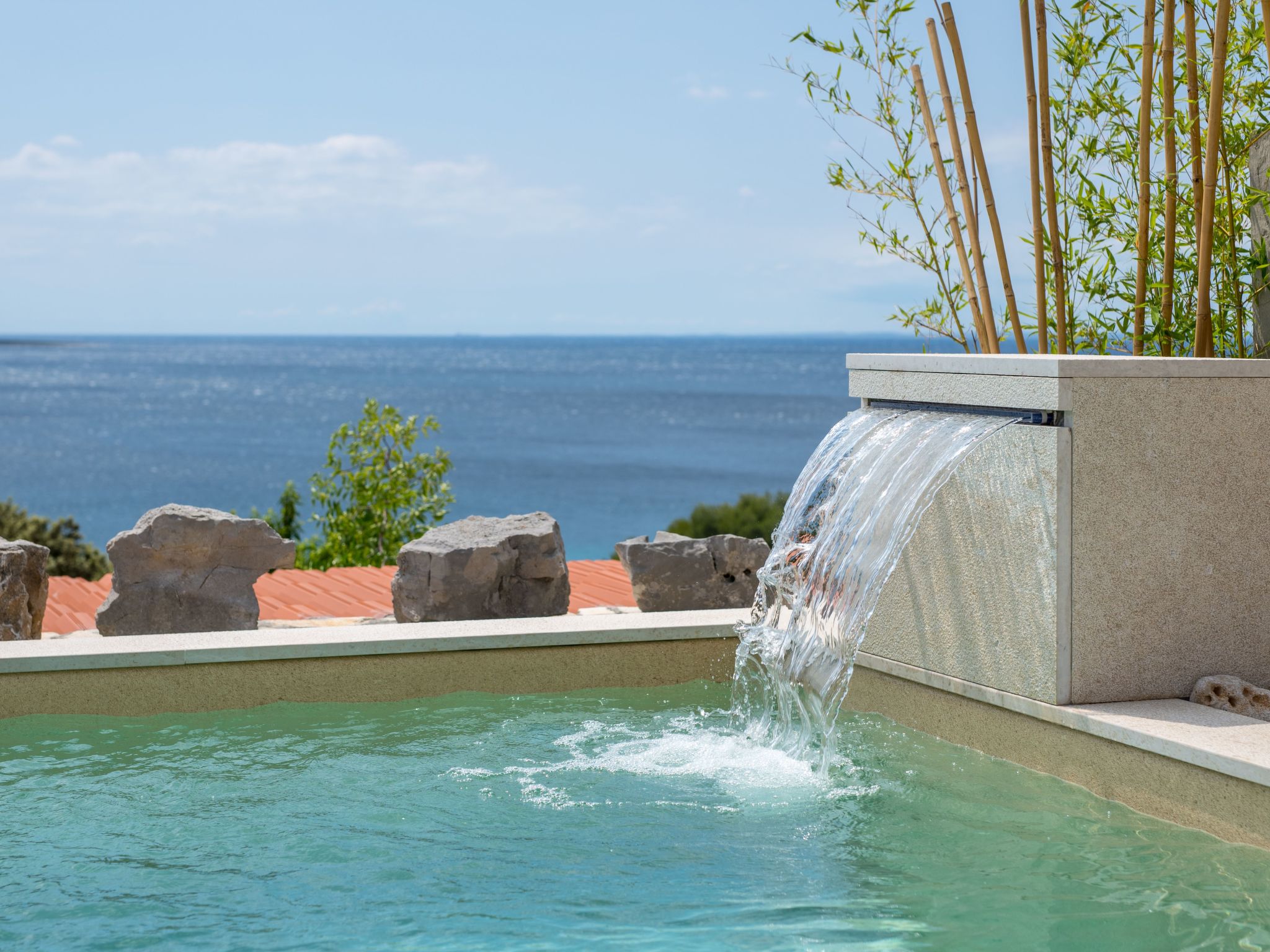 Exklusive und stilvolle Meerblick-Inselvilla-Drinnen