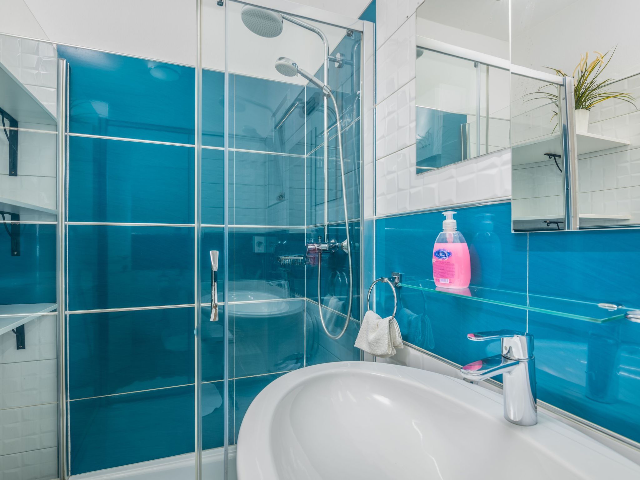 Exklusive und stilvolle Meerblick-Inselvilla-Drinnen