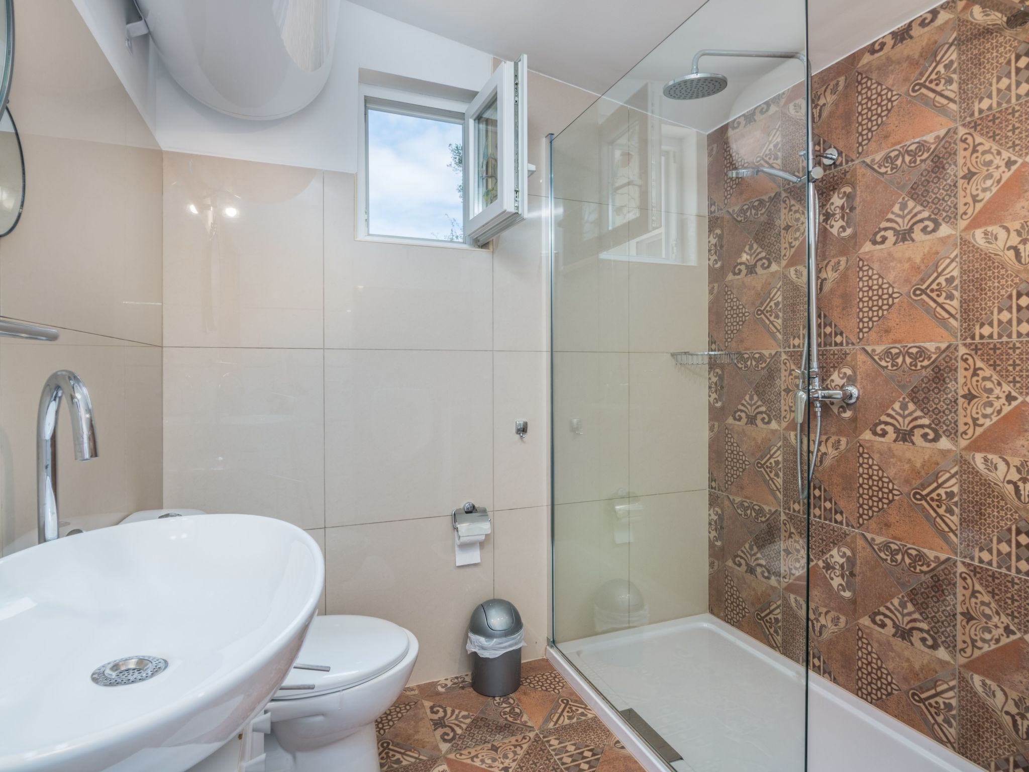 Exklusive und stilvolle Meerblick-Inselvilla-Drinnen