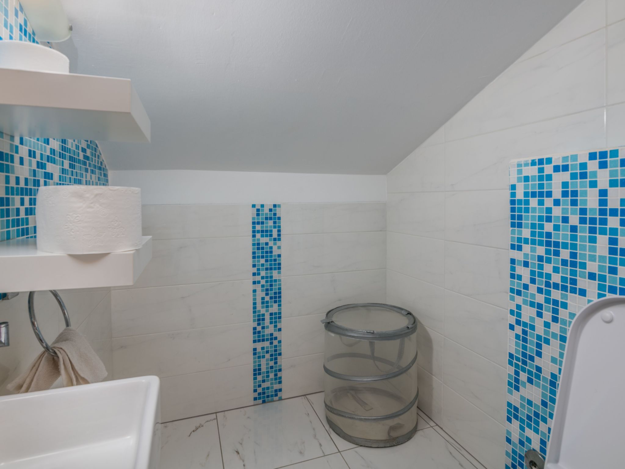 Exklusive und stilvolle Meerblick-Inselvilla-Drinnen