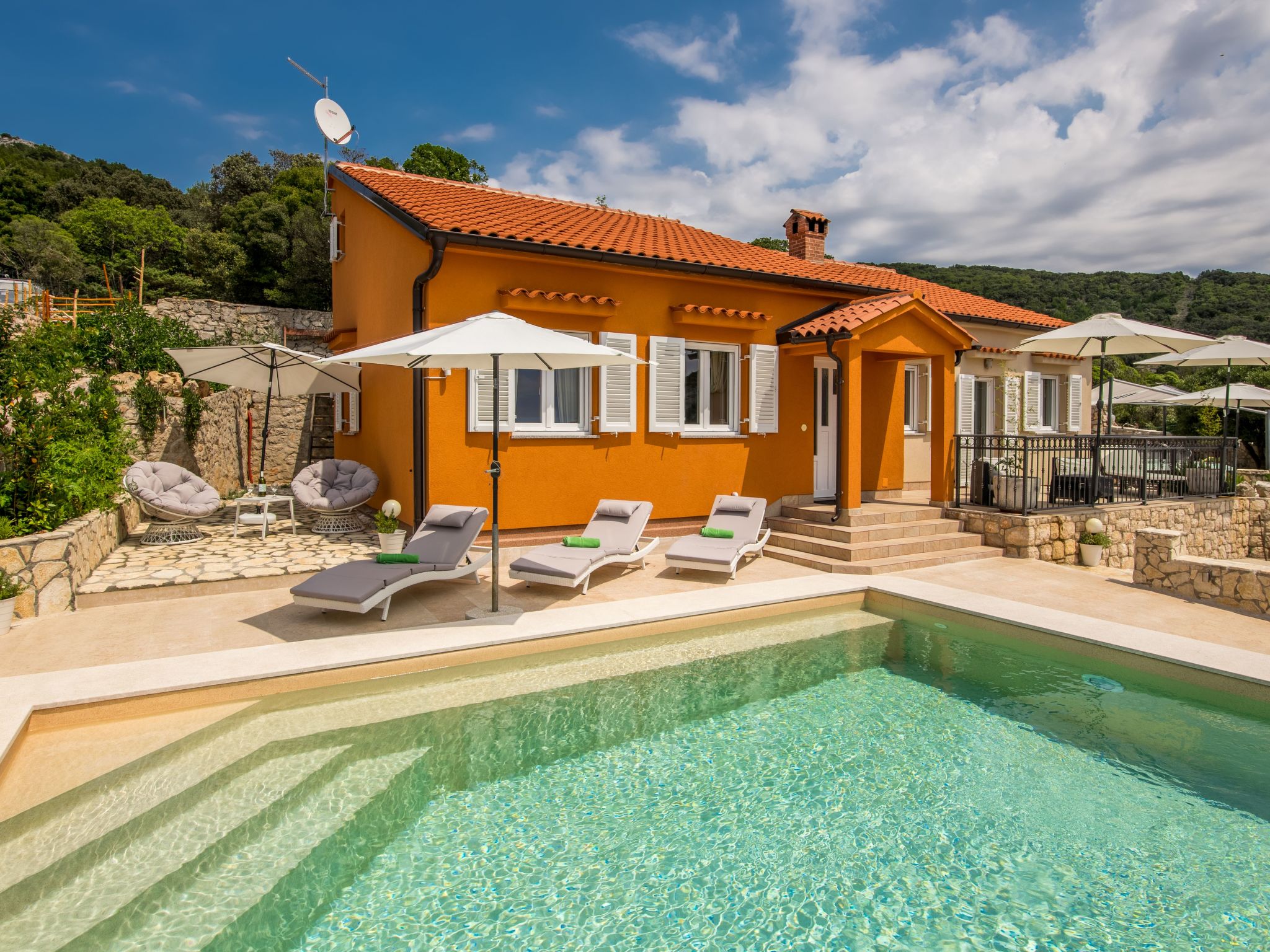 Exklusive und stilvolle Meerblick-Inselvilla-Drinnen