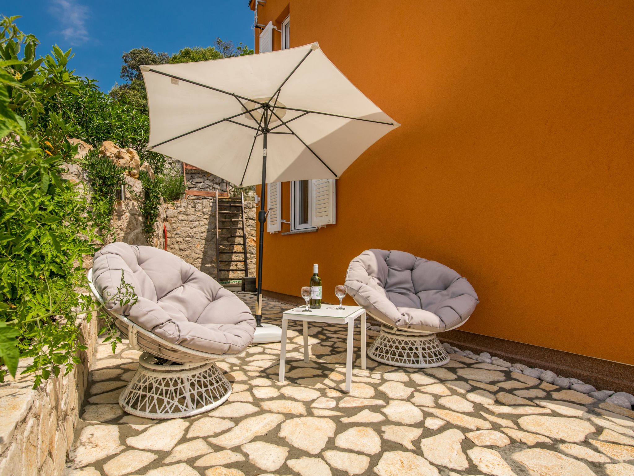 Exklusive und stilvolle Meerblick-Inselvilla-Drinnen