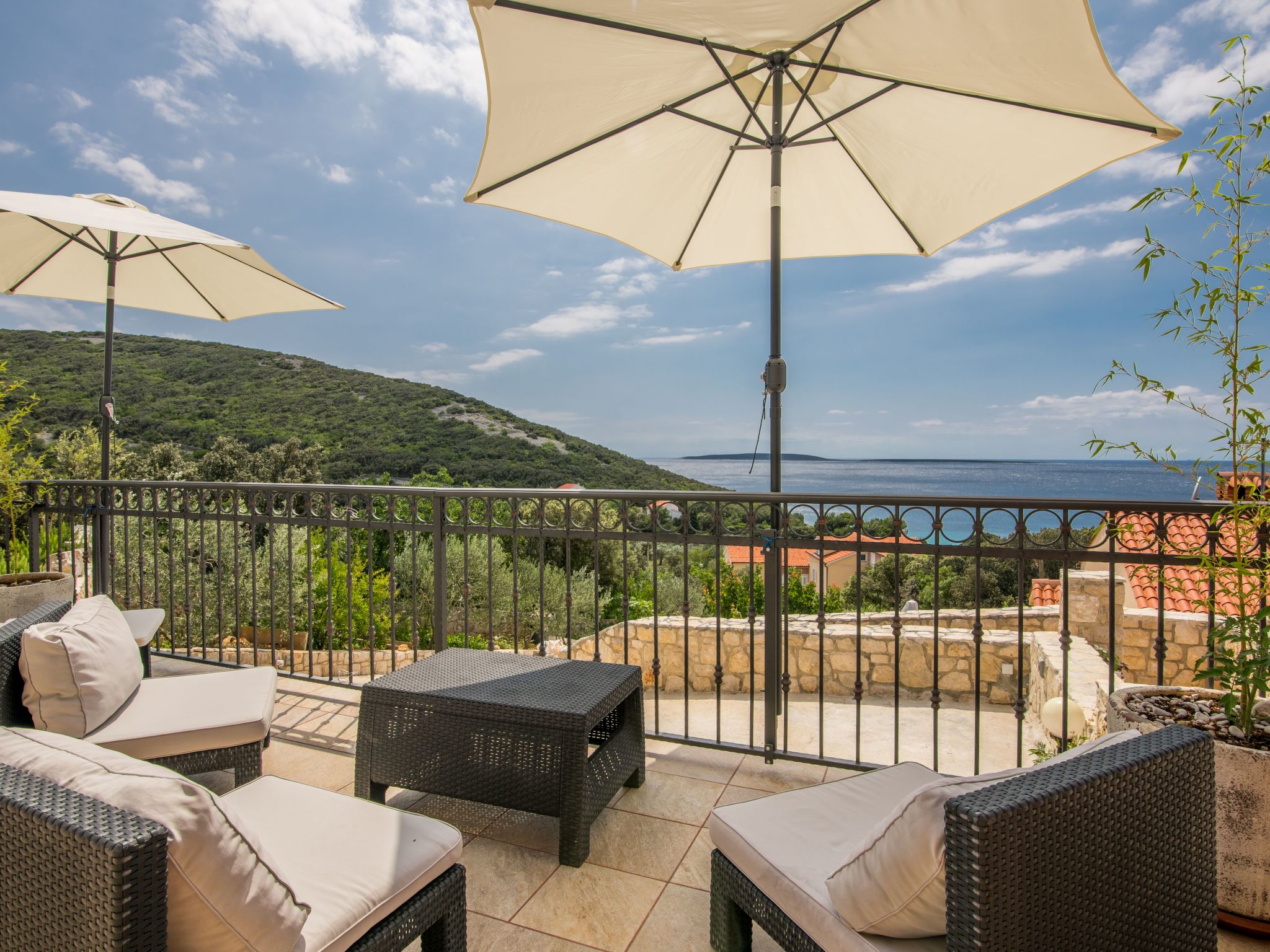 Exklusive und stilvolle Meerblick-Inselvilla-Drinnen