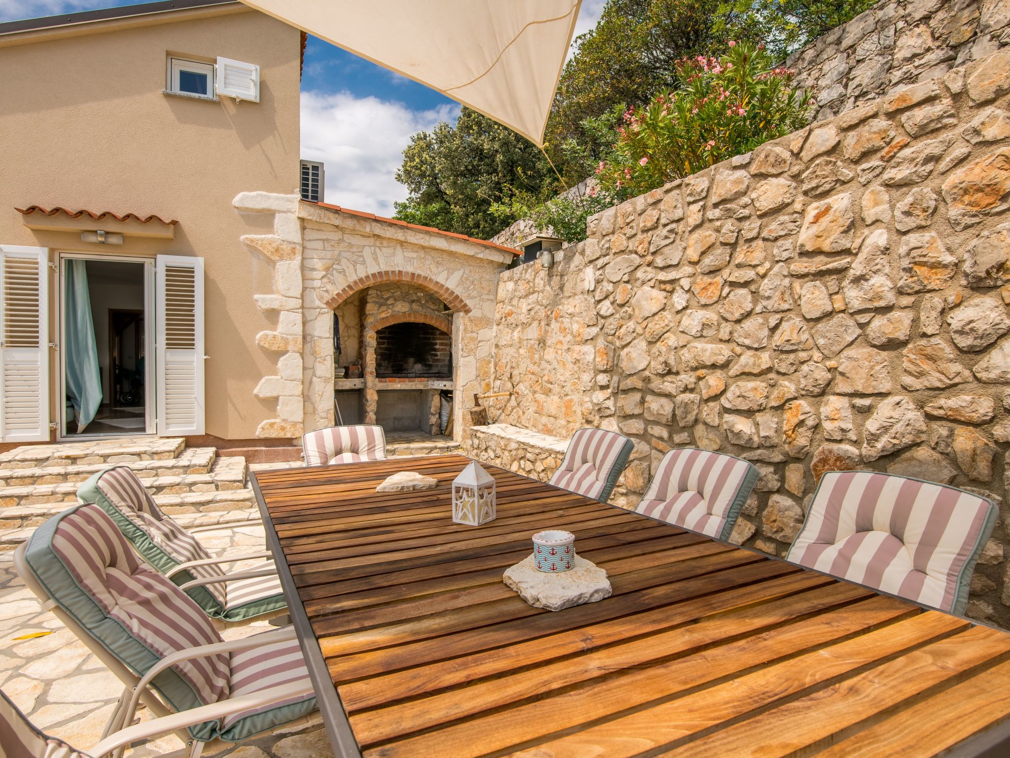 Exklusive und stilvolle Meerblick-Inselvilla-Drinnen