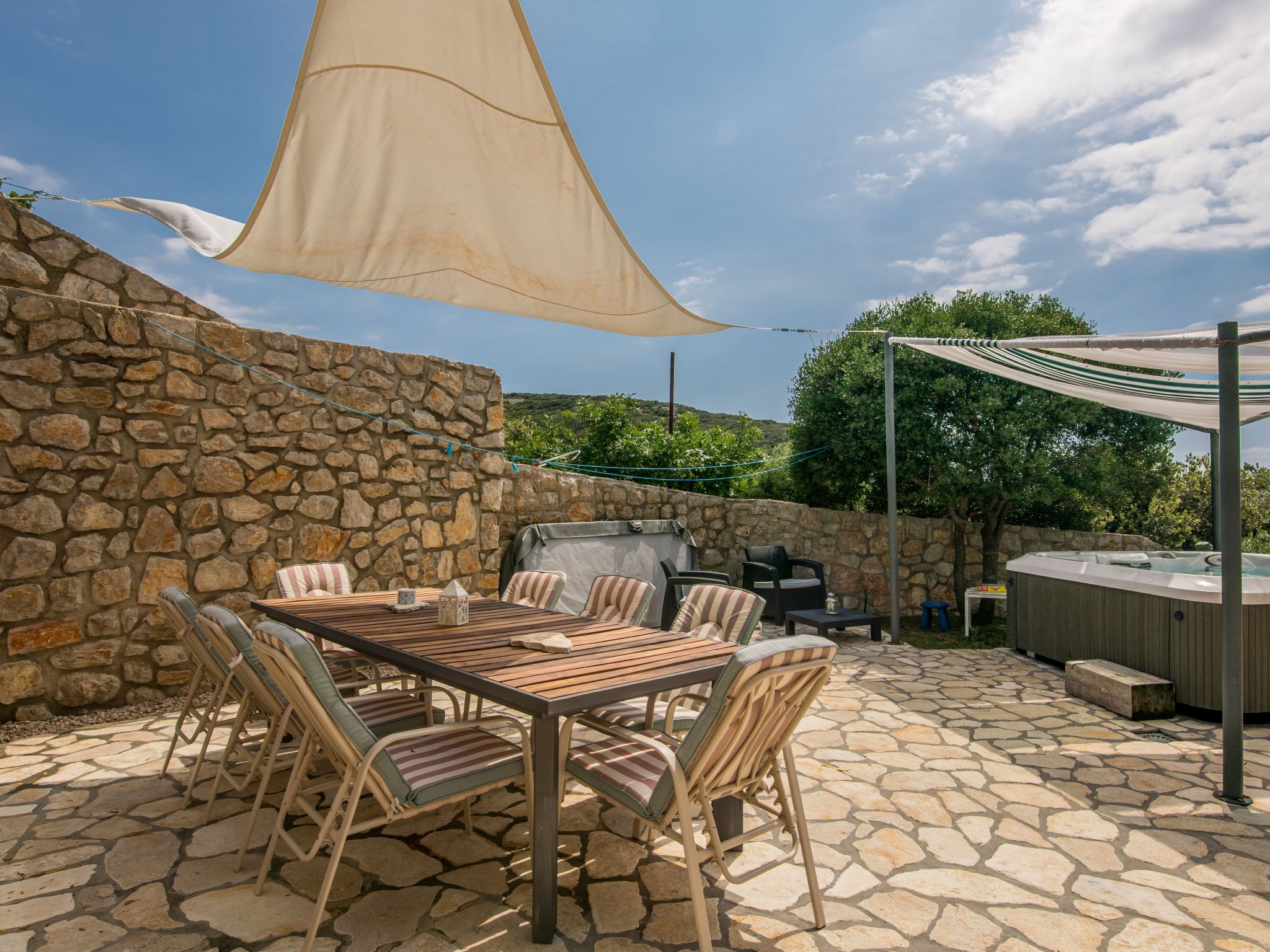 Exklusive und stilvolle Meerblick-Inselvilla-Drinnen