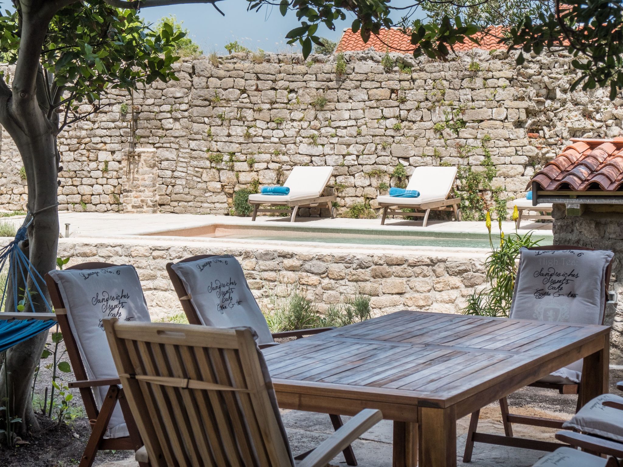 In Osor mit Privatem Pool-Binnen