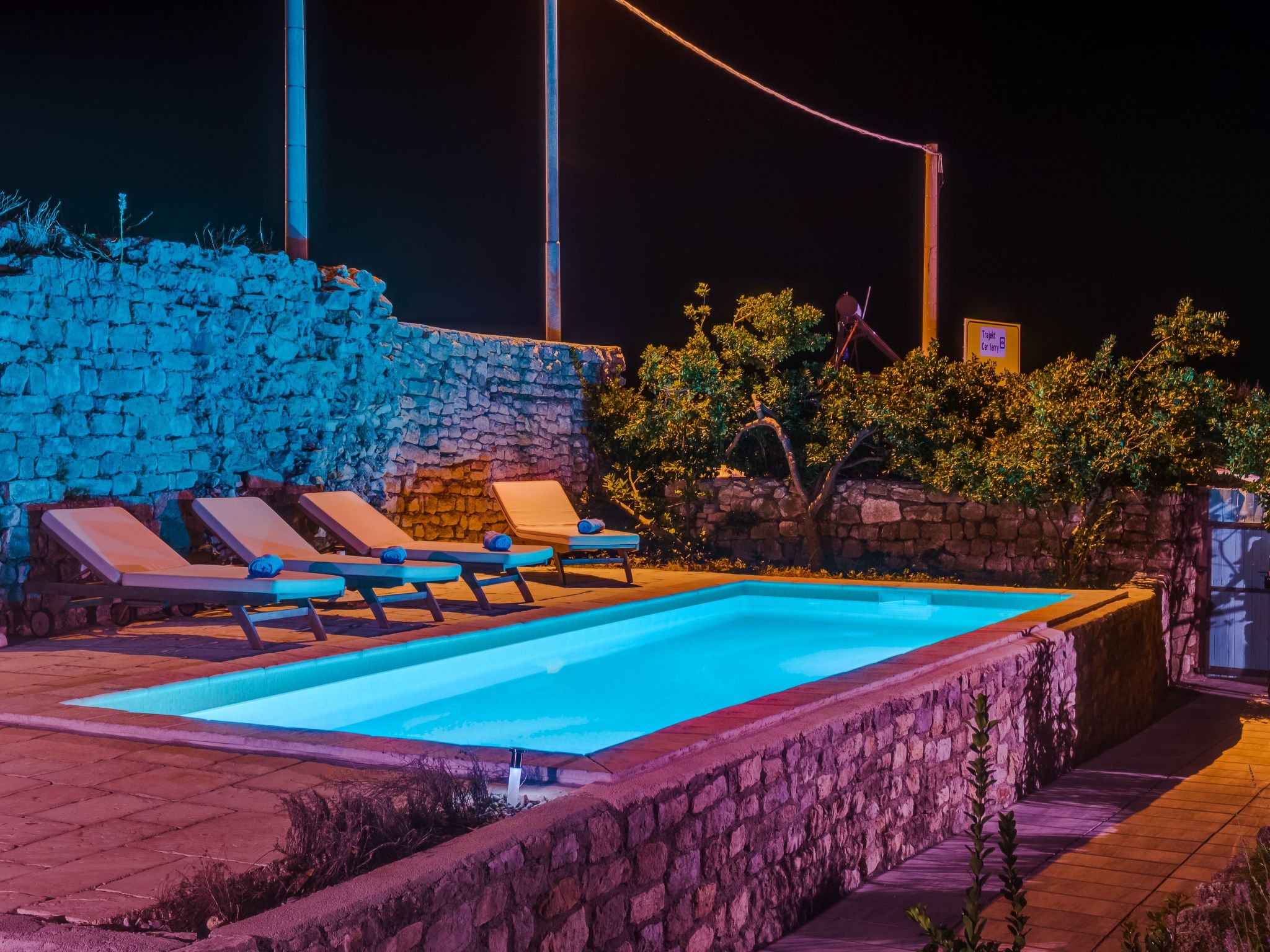 In Osor mit Privatem Pool-Binnen