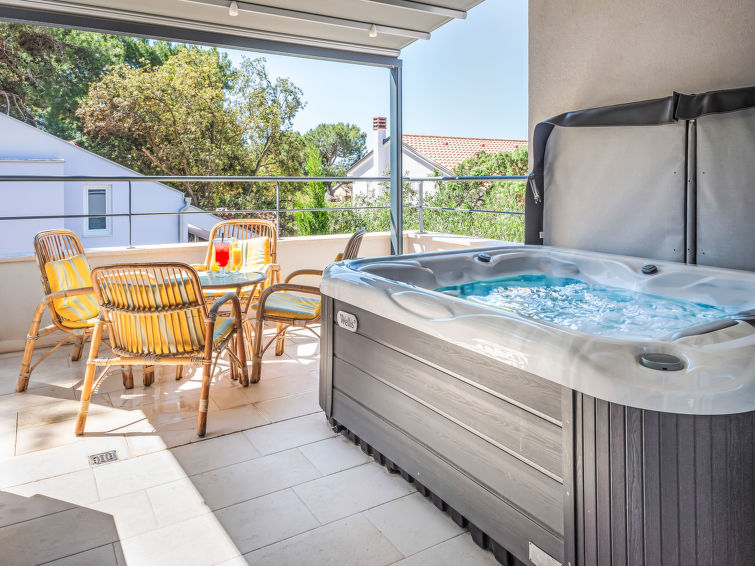 Aan zee: Ruim wellness appartement Artatore in Mali Lošinj in Mali Losinj