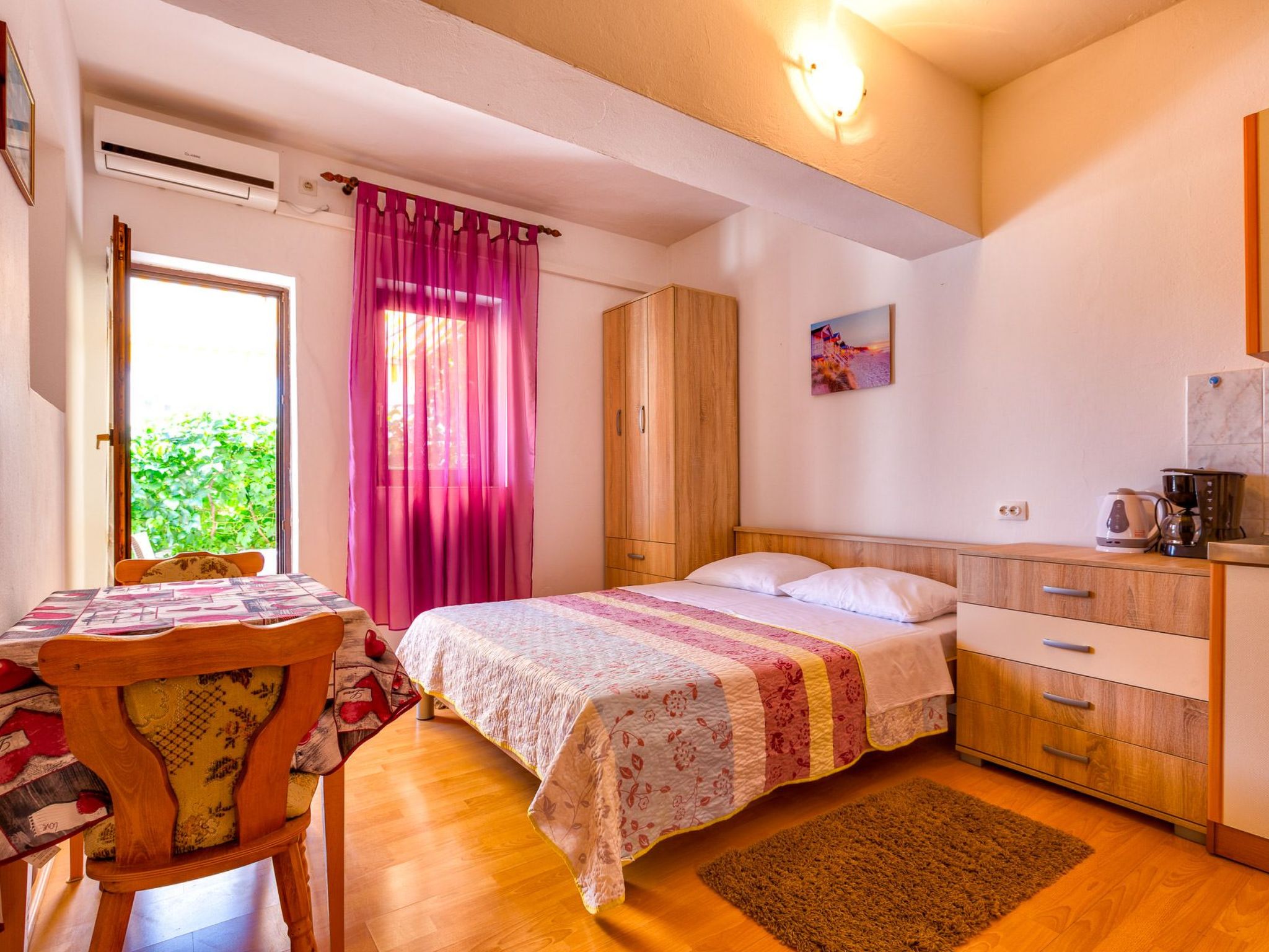 The villa with a few apartments is in the little town Mali Losinj, with a beautiful view of Velebit.There is a parking space on the pavement and there is space for bicycles in the hallway of the house..