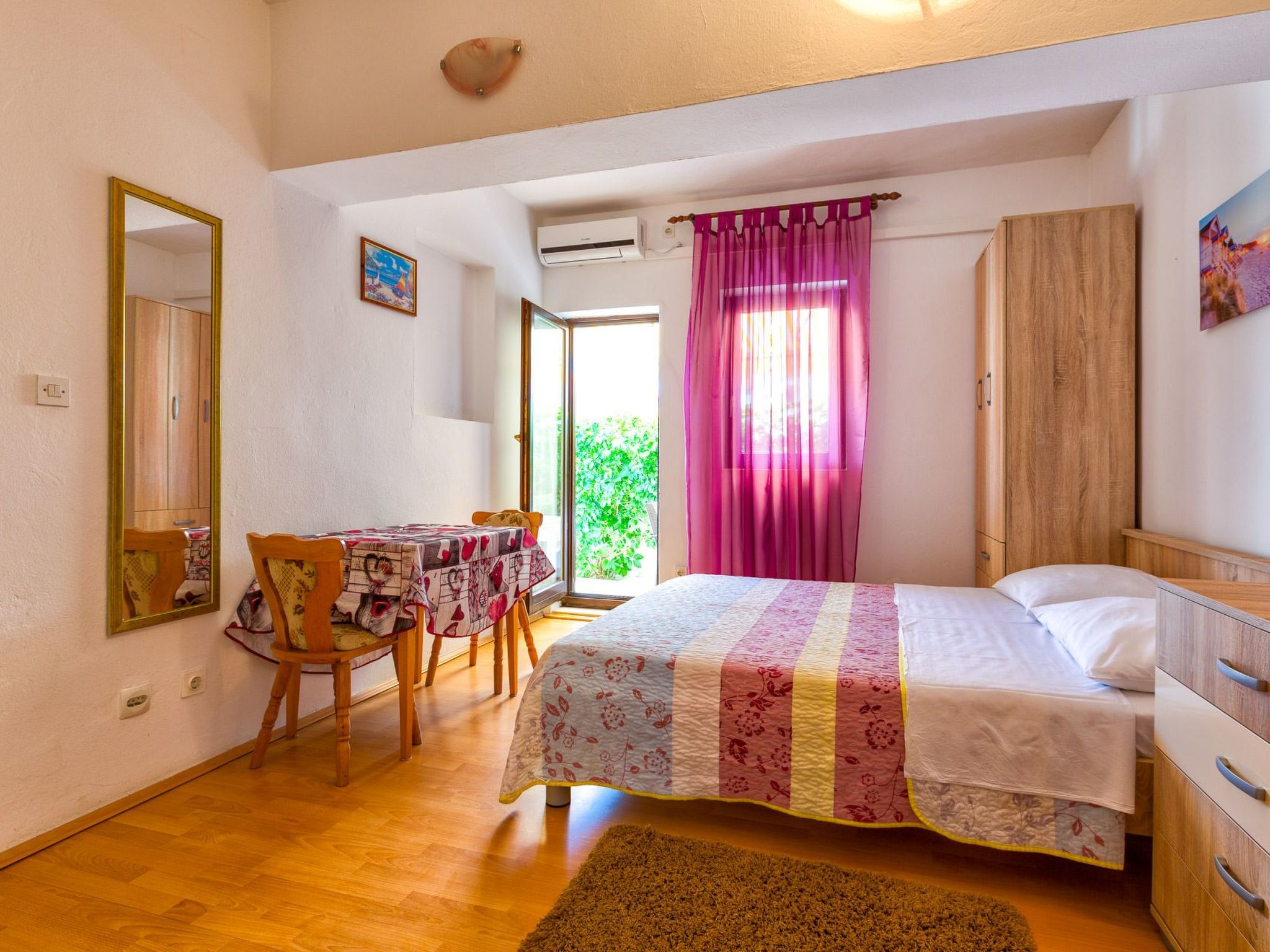 Studioapartment Meri 4-Inside