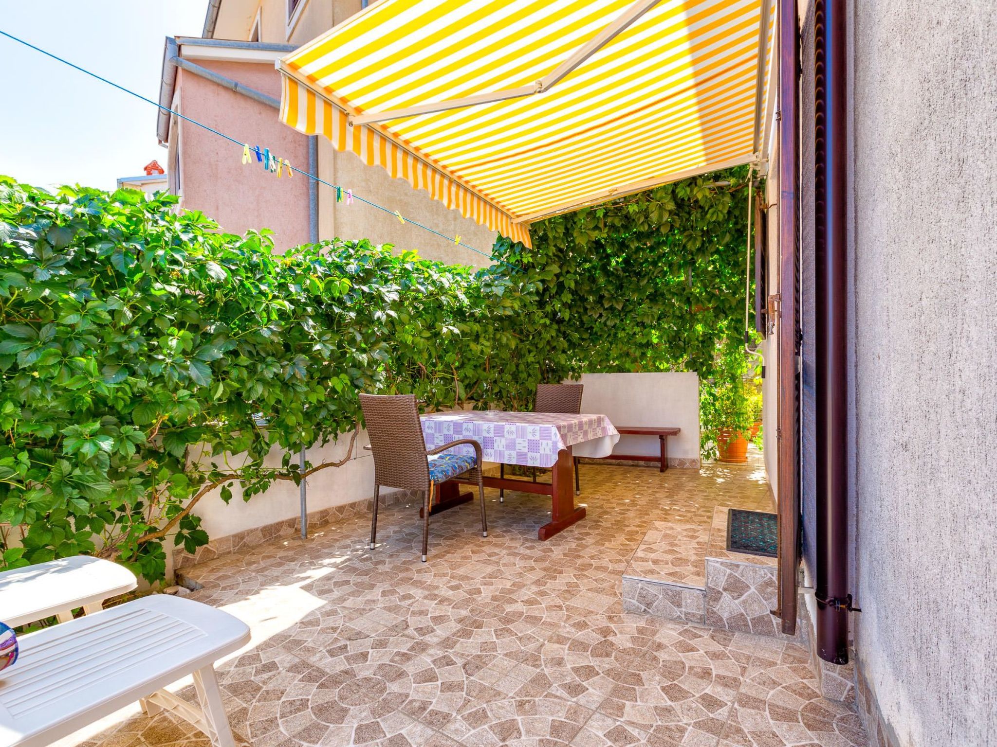 Studioapartment Meri 4-Inside