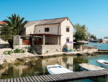 Vrijstaande villa Delfar aan zee in Veli Lošinj, 13 personen, privé aanlegsteiger - thumbnail 1