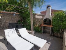 Vrijstaand appartement in het centrum van Veli Lošinj - thumbnail 1