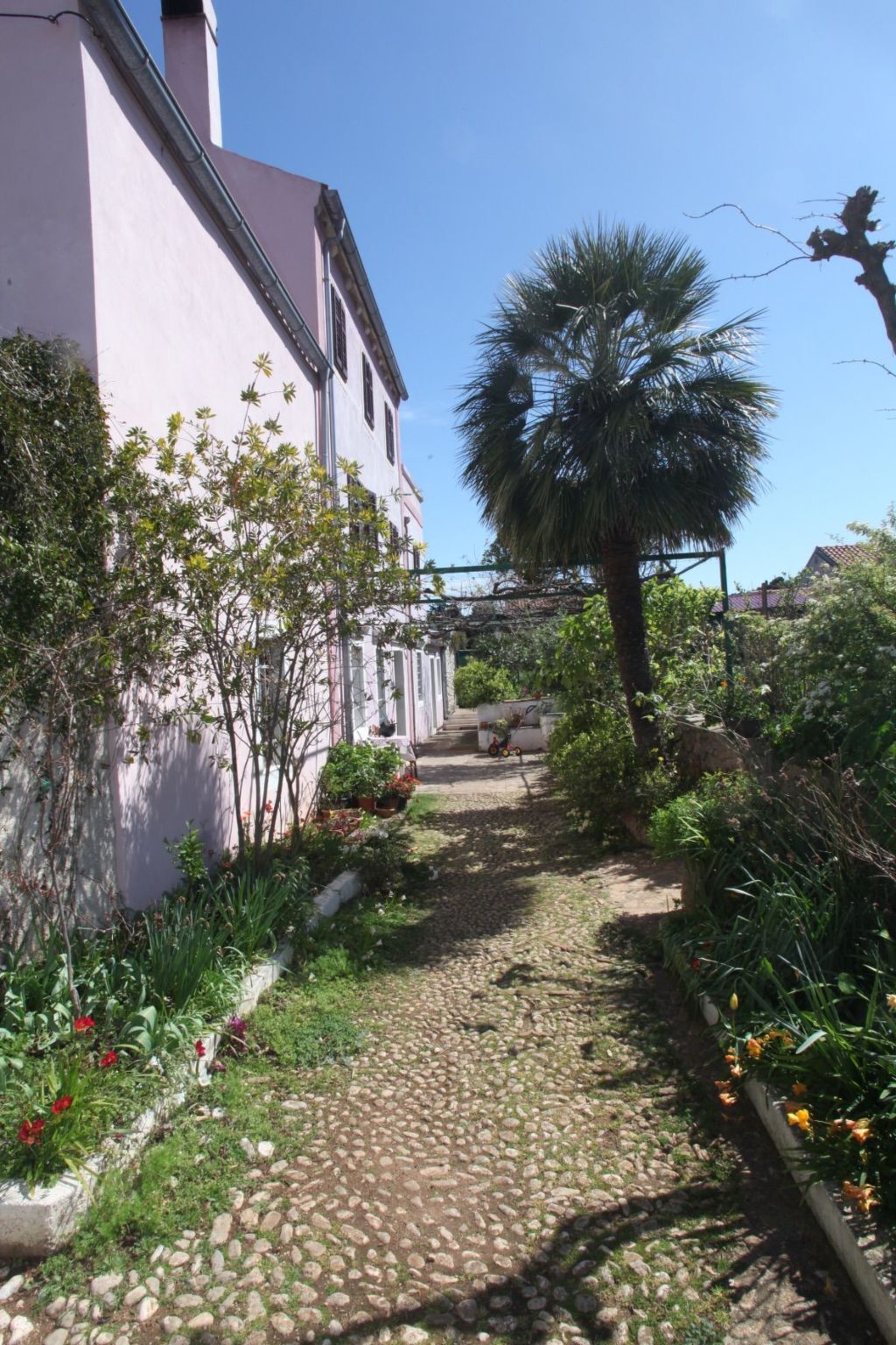 Wohnung in Veli Lošinj mit schönem Garten
