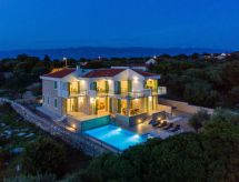 Villa Bramasole Lun: Luxe privévilla met zwembad op 500 meter van zee - thumbnail 1