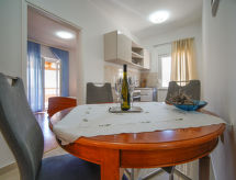 Appartement Olga aan de Kvarnerbaai: vlakbij zee en strand op Rab - thumbnail 5