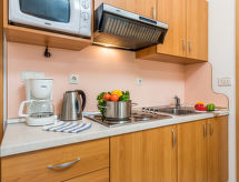 Appartement Ivan 2: Vlakbij Zee en Verwarmd Zwembad in Rab - thumbnail 5