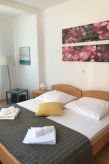 Vila Anica appartement A met verwarmd zwembad, 300m van zee op Rab - thumbnail 1