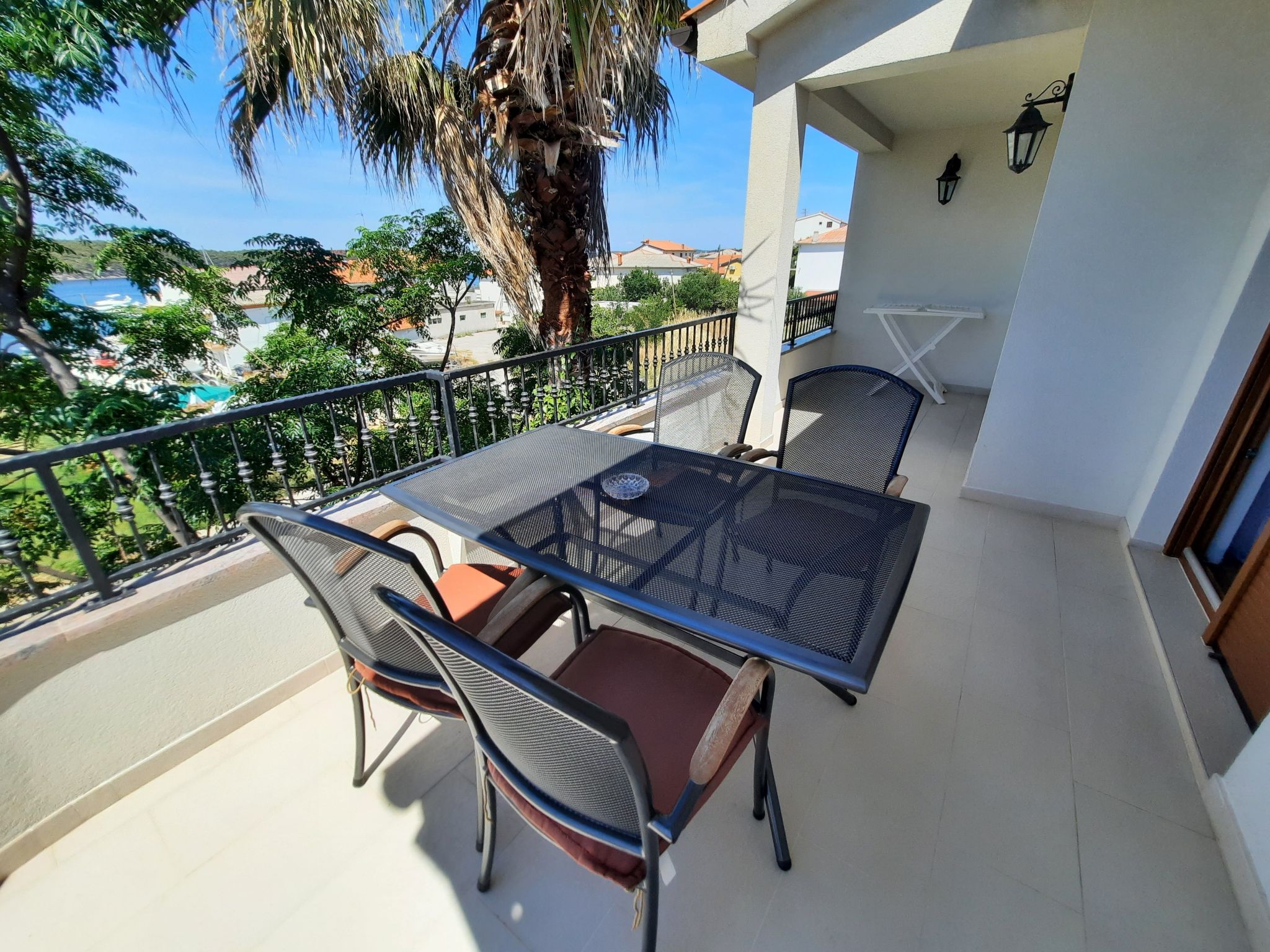 Appartement in Barbat mit Großer Terrasse-Binnen