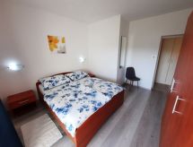 Luxe appartement aan zee met balkon op Rab – 50 meter tot het strand - thumbnail 2