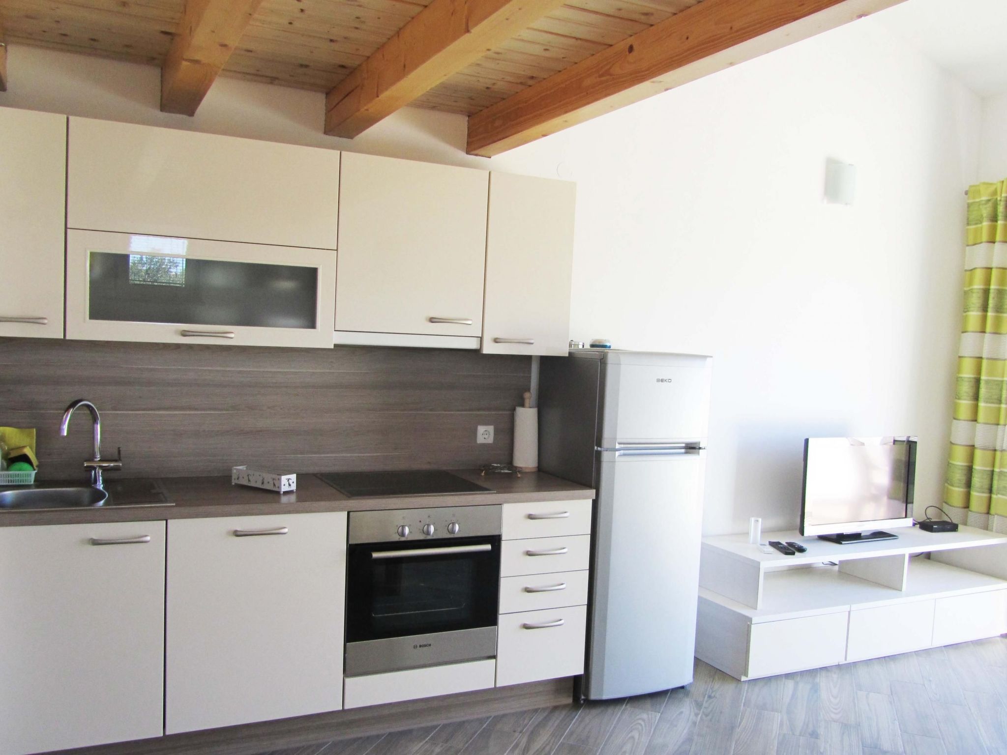 NR.2  SANDRA - APP 4