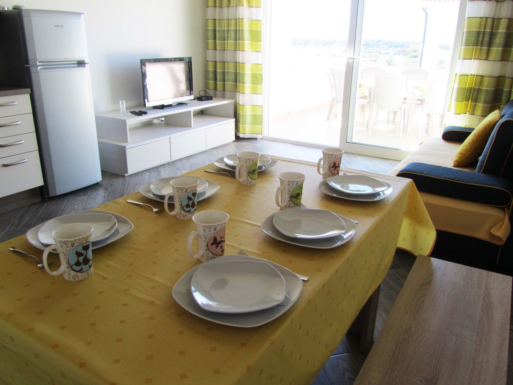 NR.2  SANDRA - APP 4-Inside