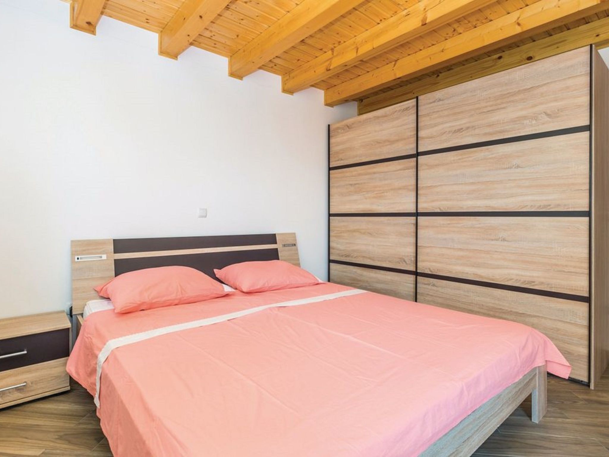 NR.2  SANDRA - APP 4-Inside