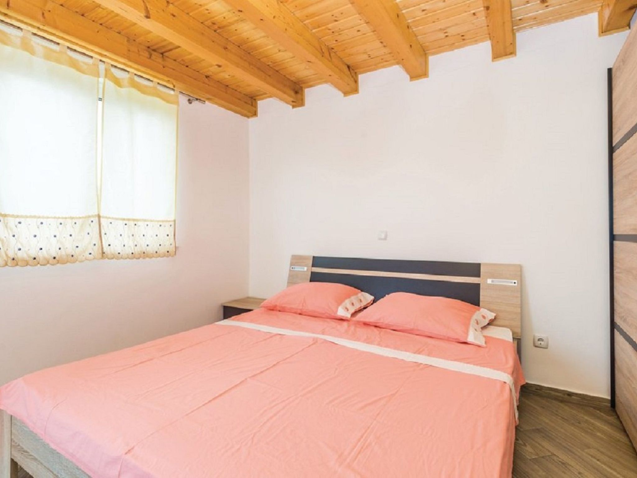 NR.2  SANDRA - APP 4-Inside