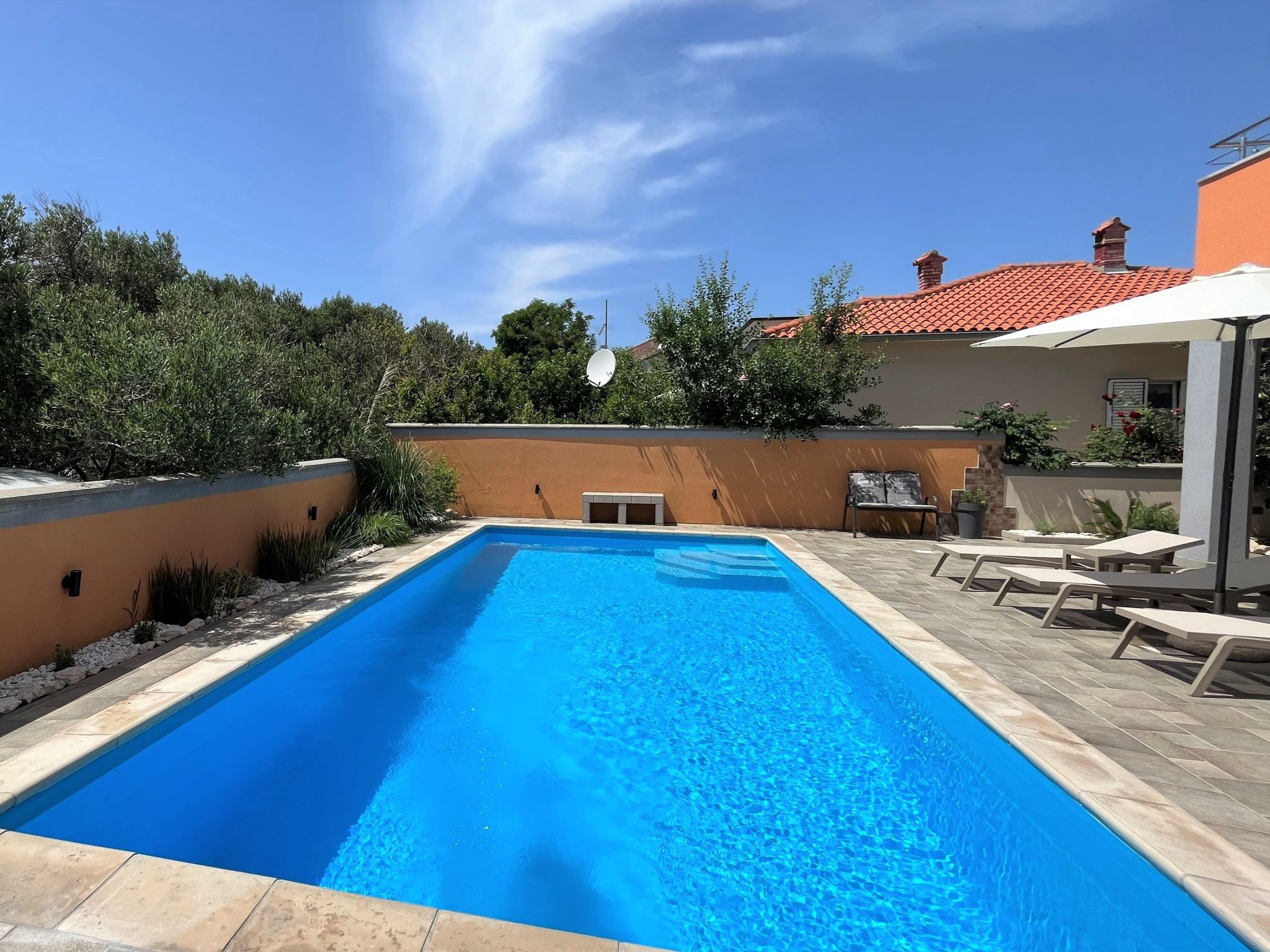 Villa Summer Escape in Barbat mit Garten und Aussicht-Binnen