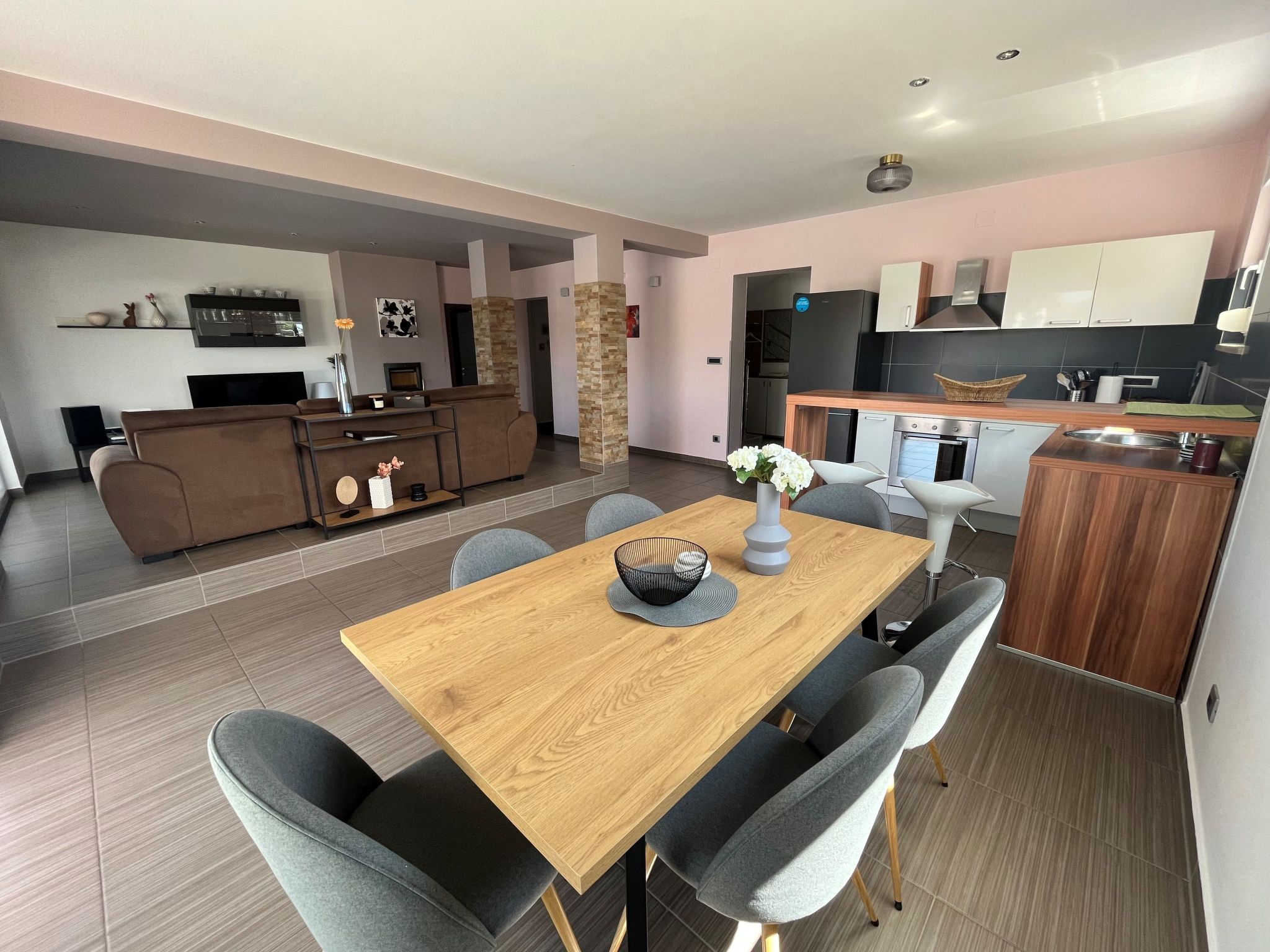 Villa Summer Escape in Barbat mit Garten und Aussicht-Binnen