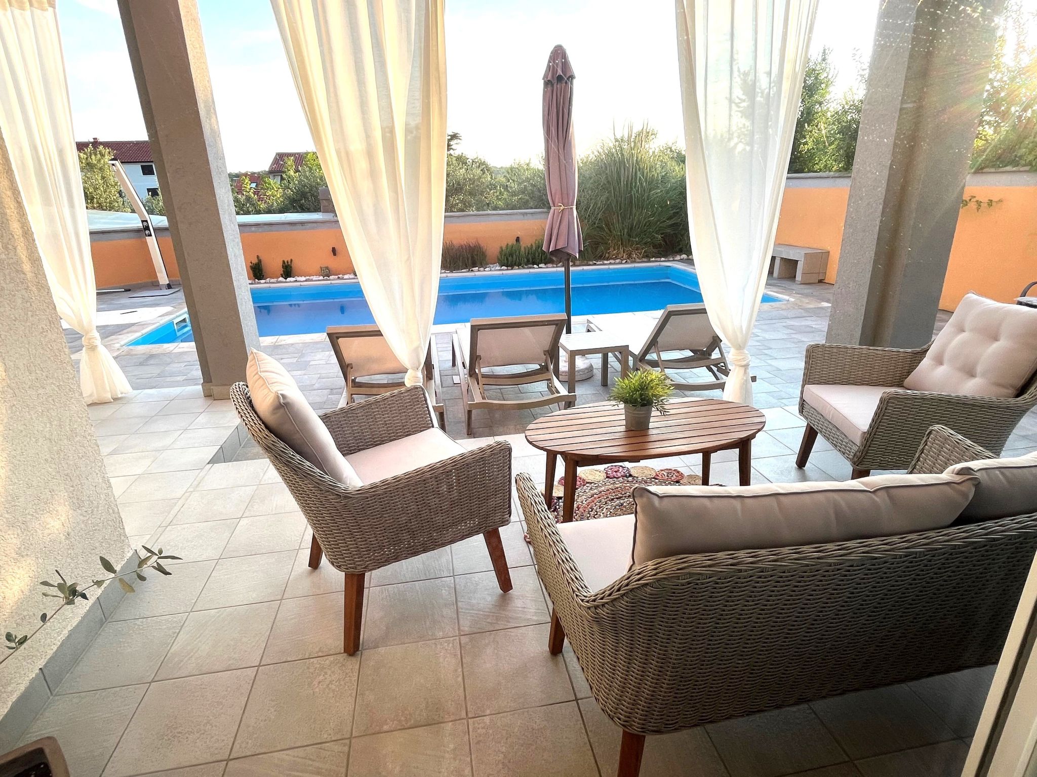 Villa Summer Escape in Barbat mit Garten und Aussicht-Binnen