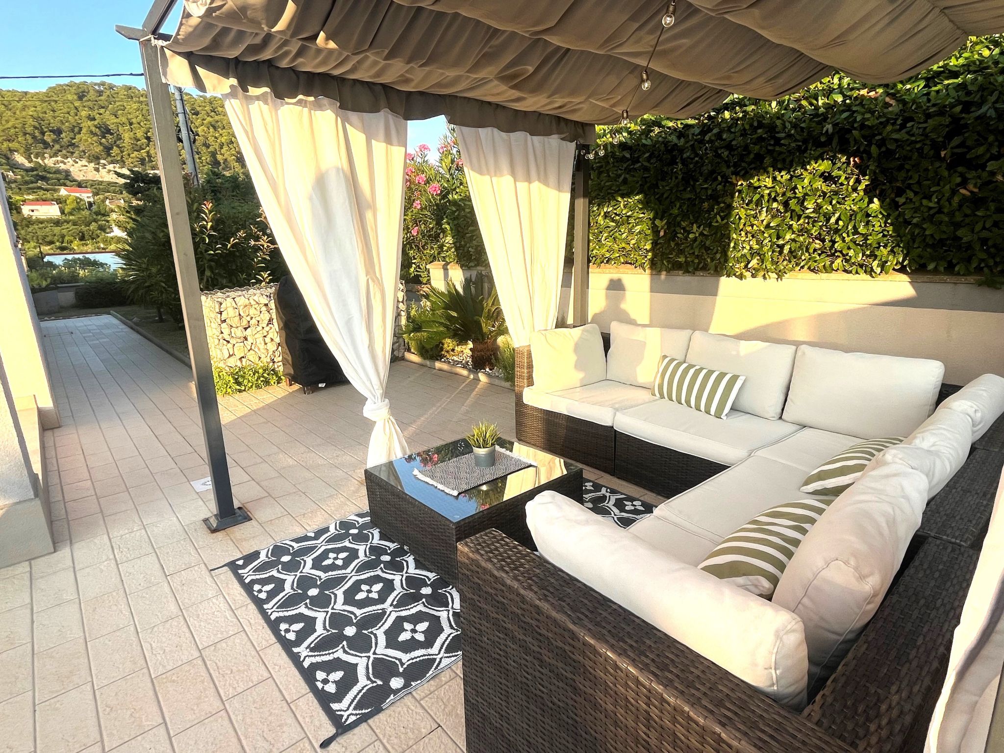 Villa Summer Escape in Barbat mit Garten und Aussicht-Binnen