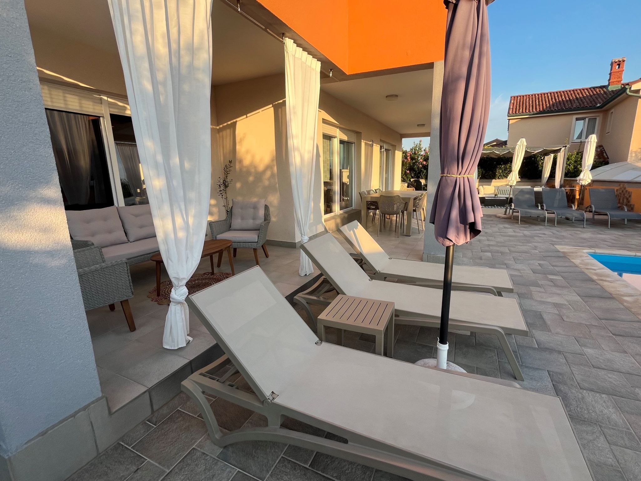 Villa Summer Escape in Barbat mit Garten und Aussicht-Binnen