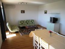 Zonovergoten appartement met whirlpool en tuin op 250 meter van zee in Rab - thumbnail 2