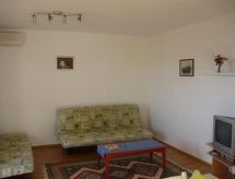 Zonovergoten appartement met whirlpool en tuin op 250 meter van zee in Rab - thumbnail 4
