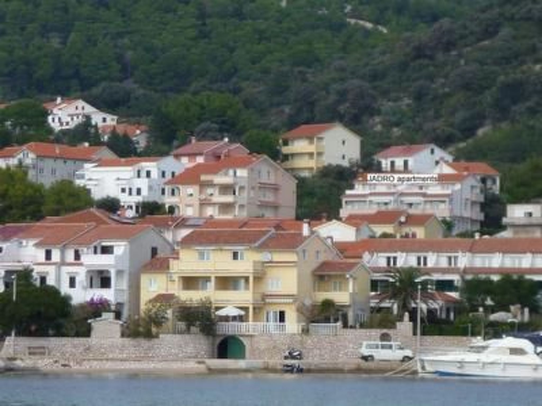 Nette Ferienwohnung mit Whirlpool und Garten-Binnen