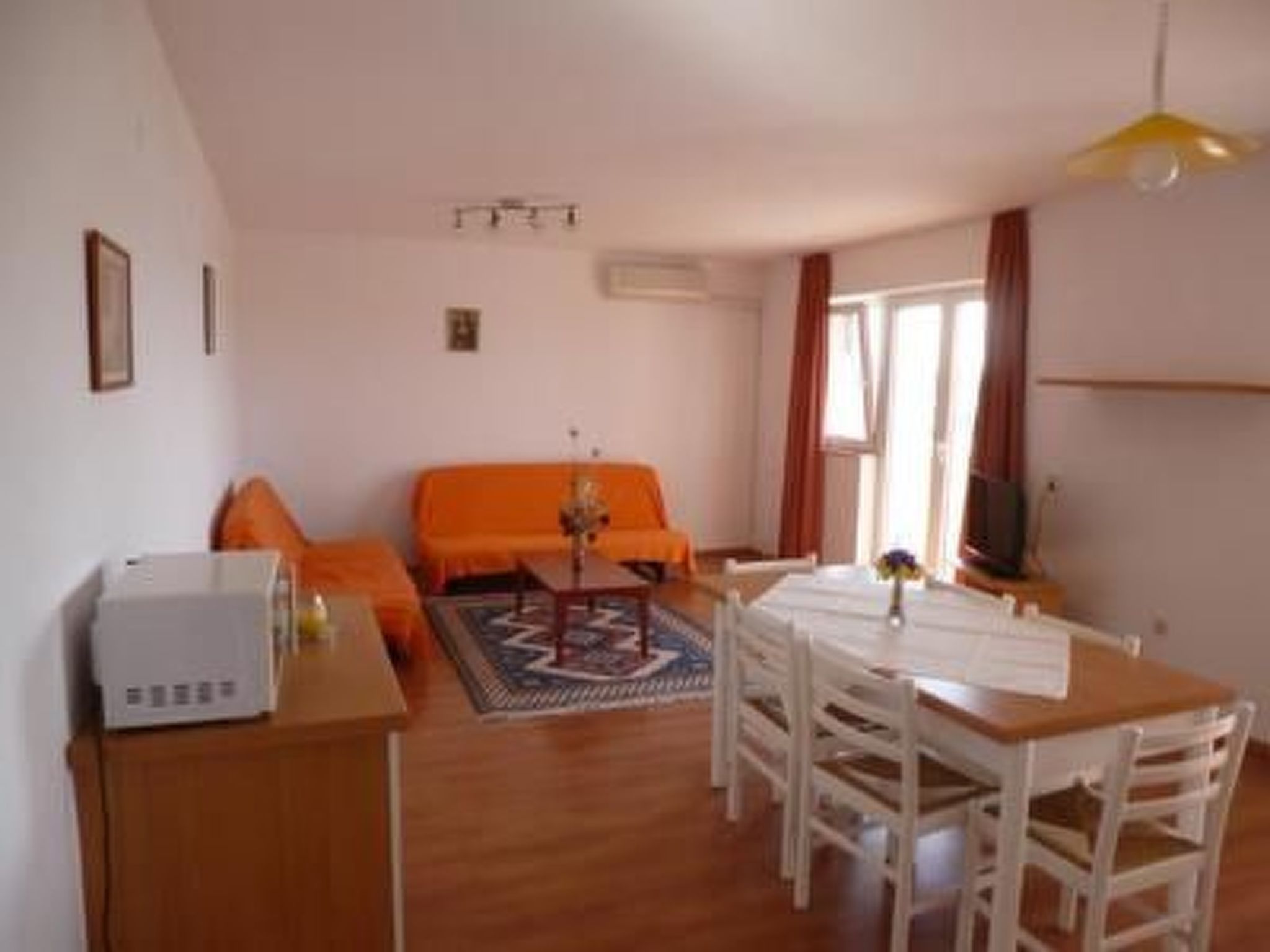 Nette Ferienwohnung mit Whirlpool und Garten-Binnen